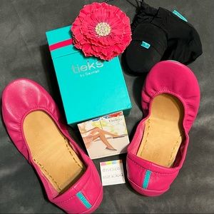 Fuchsia pink Tieks - size 9 leather ballet flats shoes